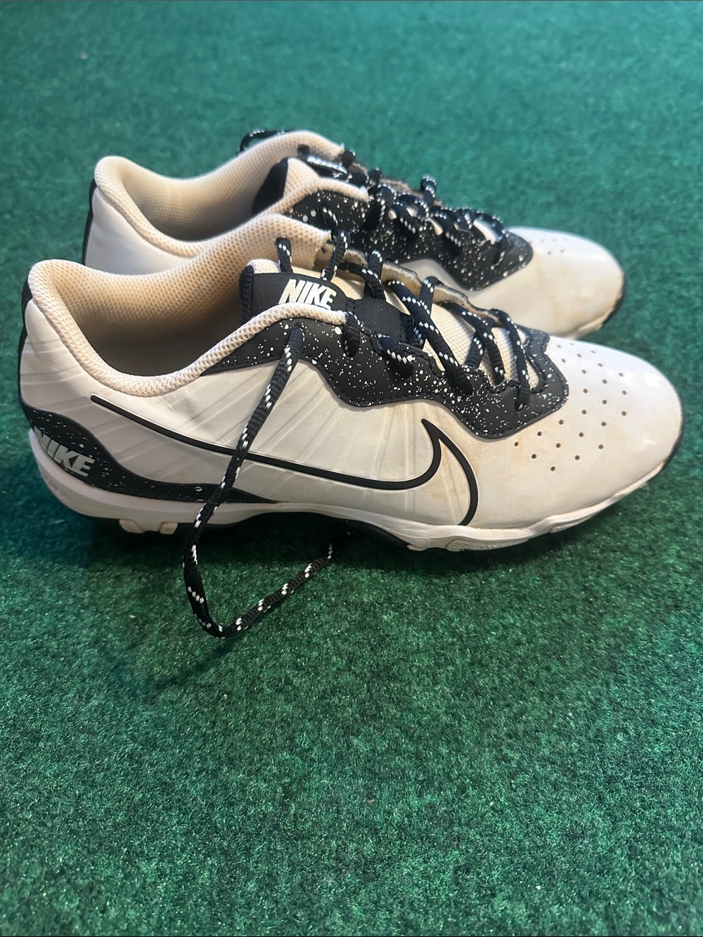 Nike White and Black Low-Top cleats - Picture 2 of 6